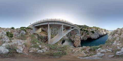 Il ponte del Ciolo vicino a Santa Maria di Leuca, foto panoramica immersiva VR a 360°