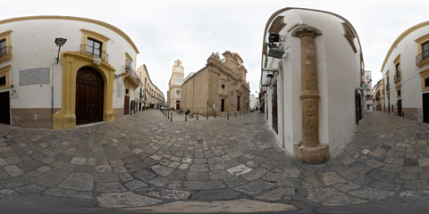 Gallipoli panoramica a 360° della Cattedrale di Sant'Agata, di Palazzo Balsamo (sede del palazzo comunale e il pavimento in basolato