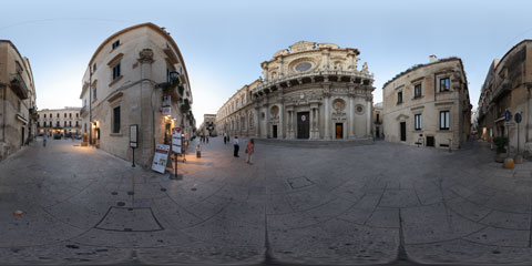 Lecce panoramica a 360° della Basilica di Santa Croce e del Palazzo dei Celestini, splendidi esempi del barocco leccese