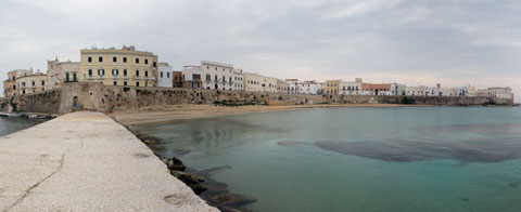 Isola di Gallipoli vista dal molo Sud del porto del Lazzaretto