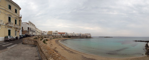 Veduta dalle Mura della città vecchia di Gallipoli sulla spiaggia della Purità a 360°