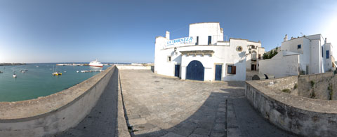 panoramica a 360° sul porto dalle mura di Otranto
